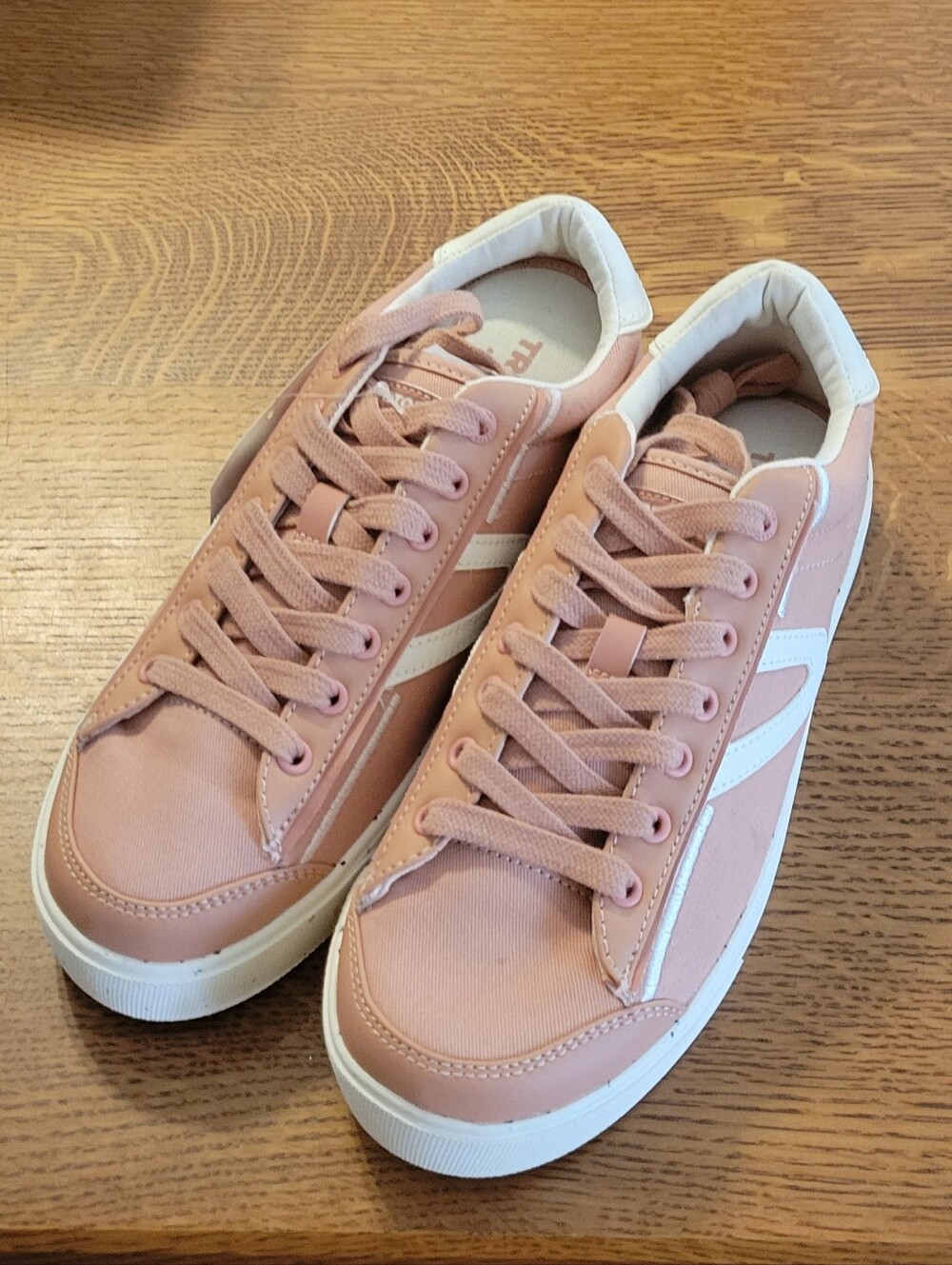 Tretorn Hopper Canvas Sneakers - Pink, white